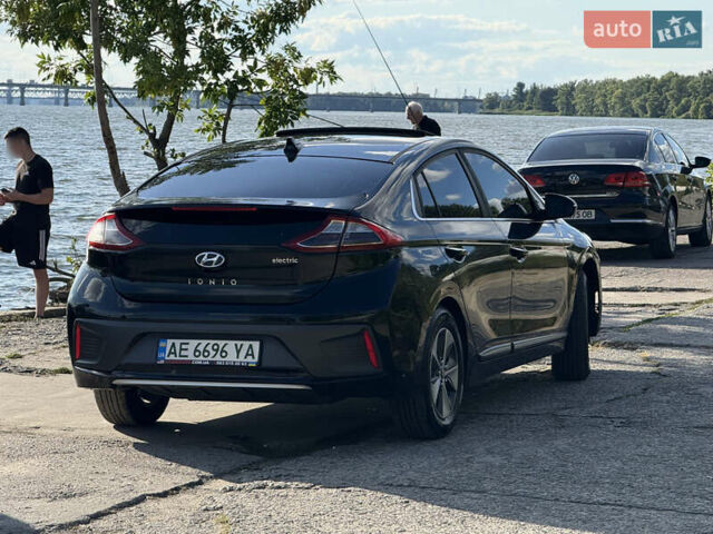 Черный Хендай Ioniq, объемом двигателя 0 л и пробегом 129 тыс. км за 13200 $, фото 9 на Automoto.ua