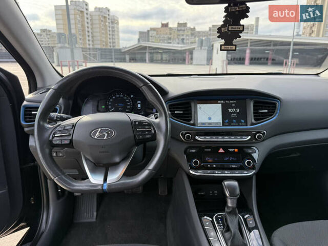 Черный Хендай Ioniq, объемом двигателя 1.6 л и пробегом 77 тыс. км за 15750 $, фото 29 на Automoto.ua