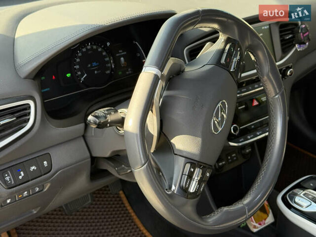 Черный Хендай Ioniq, объемом двигателя 0 л и пробегом 129 тыс. км за 13200 $, фото 23 на Automoto.ua