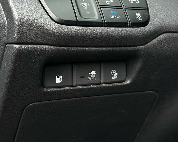 Черный Хендай Ioniq, объемом двигателя 0 л и пробегом 134 тыс. км за 13200 $, фото 17 на Automoto.ua