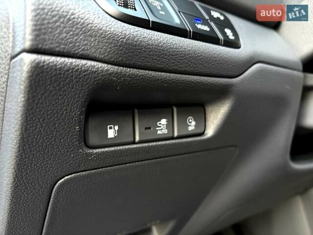 Черный Хендай Ioniq, объемом двигателя 0 л и пробегом 91 тыс. км за 12800 $, фото 34 на Automoto.ua