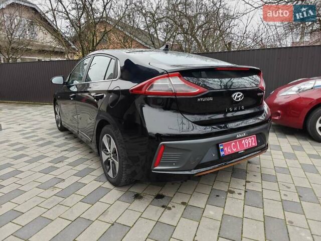 Черный Хендай Ioniq, объемом двигателя 0 л и пробегом 141 тыс. км за 11999 $, фото 7 на Automoto.ua