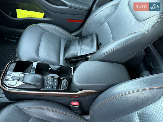 Черный Хендай Ioniq, объемом двигателя 0 л и пробегом 145 тыс. км за 12499 $, фото 34 на Automoto.ua