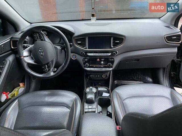 Чорний Хендай Ioniq, об'ємом двигуна 0 л та пробігом 183 тис. км за 11400 $, фото 6 на Automoto.ua
