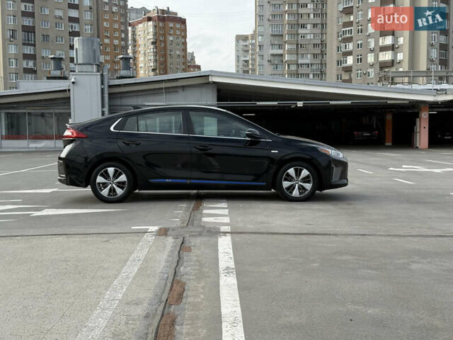 Черный Хендай Ioniq, объемом двигателя 1.6 л и пробегом 77 тыс. км за 15750 $, фото 6 на Automoto.ua