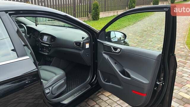 Черный Хендай Ioniq, объемом двигателя 0 л и пробегом 96 тыс. км за 13750 $, фото 17 на Automoto.ua