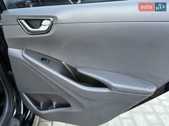 Черный Хендай Ioniq, объемом двигателя 0 л и пробегом 145 тыс. км за 12499 $, фото 57 на Automoto.ua