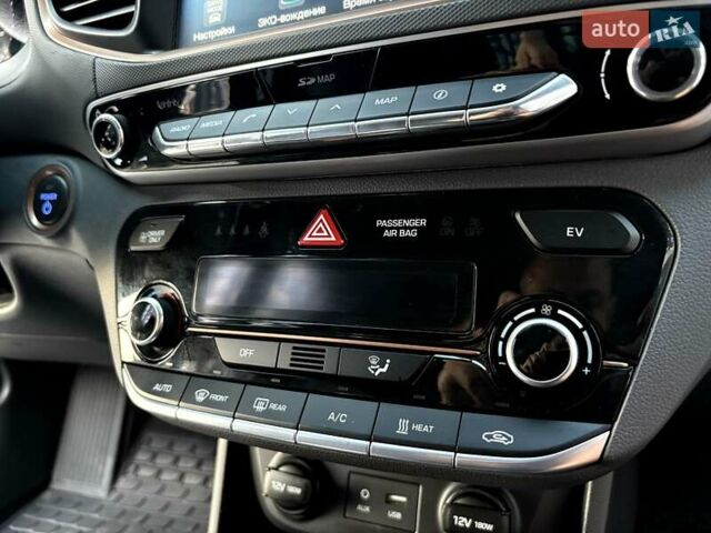 Черный Хендай Ioniq, объемом двигателя 0 л и пробегом 91 тыс. км за 12800 $, фото 52 на Automoto.ua