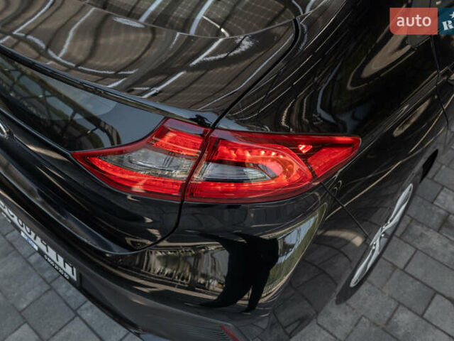 Чорний Хендай Ioniq, об'ємом двигуна 1.58 л та пробігом 53 тис. км за 15850 $, фото 5 на Automoto.ua