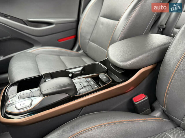 Черный Хендай Ioniq, объемом двигателя 0 л и пробегом 100 тыс. км за 14200 $, фото 17 на Automoto.ua