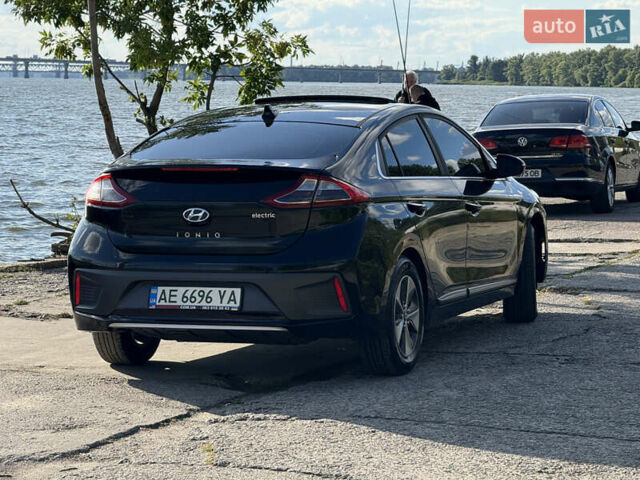 Черный Хендай Ioniq, объемом двигателя 0 л и пробегом 129 тыс. км за 13200 $, фото 11 на Automoto.ua