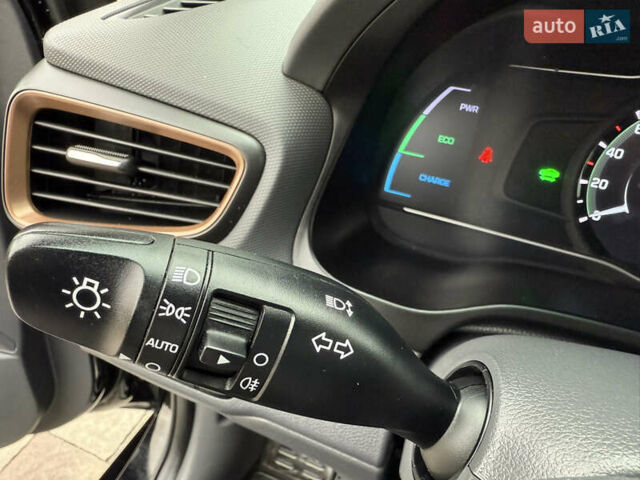 Черный Хендай Ioniq, объемом двигателя 0 л и пробегом 100 тыс. км за 14200 $, фото 18 на Automoto.ua