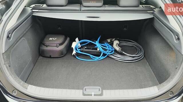 Черный Хендай Ioniq, объемом двигателя 0 л и пробегом 96 тыс. км за 13750 $, фото 14 на Automoto.ua