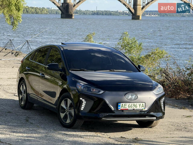 Черный Хендай Ioniq, объемом двигателя 0 л и пробегом 129 тыс. км за 13200 $, фото 7 на Automoto.ua