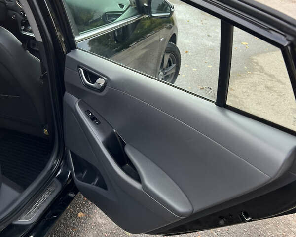 Чорний Хендай Ioniq, об'ємом двигуна 0 л та пробігом 91 тис. км за 14000 $, фото 11 на Automoto.ua