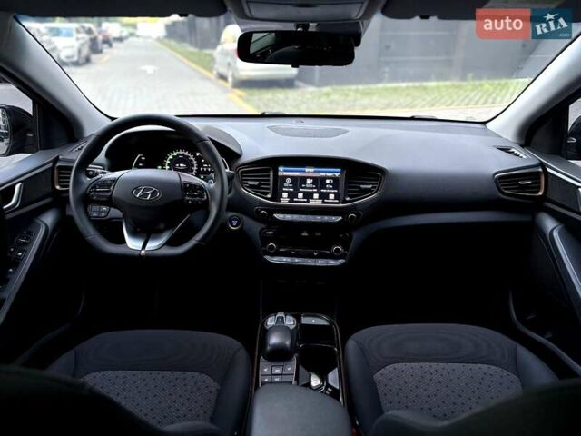 Черный Хендай Ioniq, объемом двигателя 0 л и пробегом 91 тыс. км за 12800 $, фото 70 на Automoto.ua