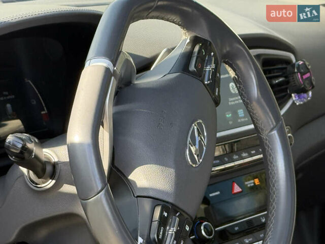 Черный Хендай Ioniq, объемом двигателя 0 л и пробегом 129 тыс. км за 13200 $, фото 24 на Automoto.ua