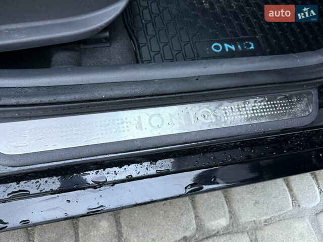 Черный Хендай Ioniq, объемом двигателя 0 л и пробегом 145 тыс. км за 12499 $, фото 60 на Automoto.ua