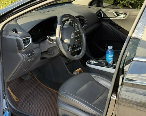 Черный Хендай Ioniq, объемом двигателя 0 л и пробегом 129 тыс. км за 13200 $, фото 22 на Automoto.ua