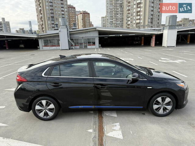 Черный Хендай Ioniq, объемом двигателя 1.6 л и пробегом 77 тыс. км за 15900 $, фото 78 на Automoto.ua