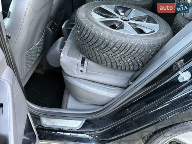 Черный Хендай Ioniq, объемом двигателя 0 л и пробегом 145 тыс. км за 12499 $, фото 70 на Automoto.ua