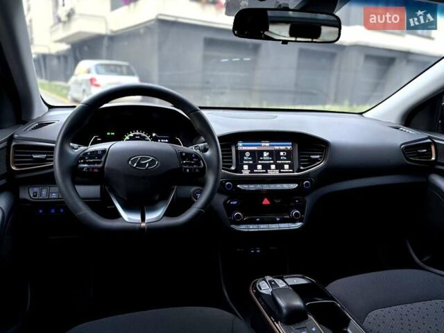 Черный Хендай Ioniq, объемом двигателя 0 л и пробегом 91 тыс. км за 12800 $, фото 66 на Automoto.ua