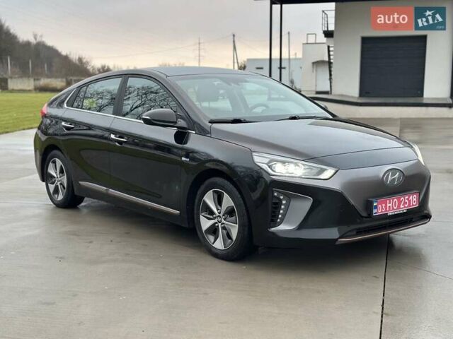 Черный Хендай Ioniq, объемом двигателя 0 л и пробегом 137 тыс. км за 12499 $, фото 2 на Automoto.ua