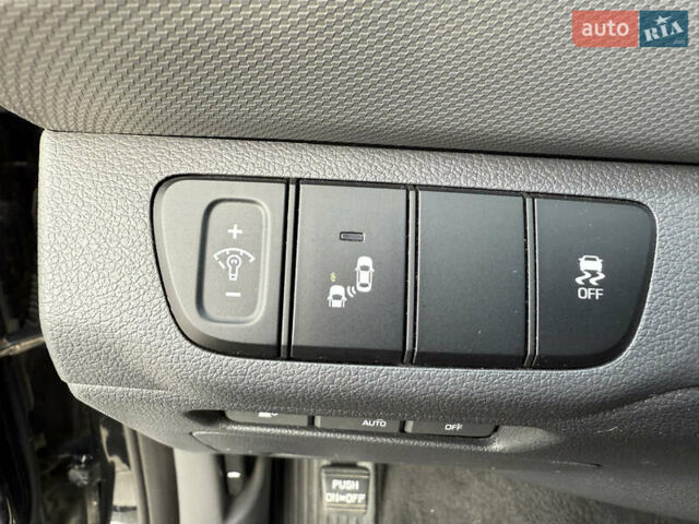 Черный Хендай Ioniq, объемом двигателя 1.6 л и пробегом 77 тыс. км за 15750 $, фото 56 на Automoto.ua
