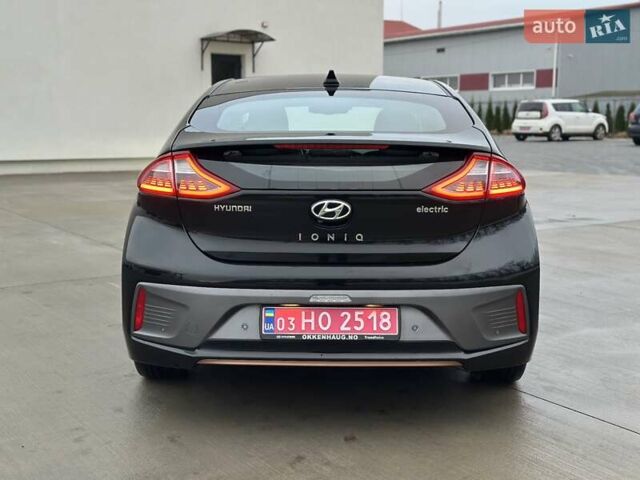 Черный Хендай Ioniq, объемом двигателя 0 л и пробегом 137 тыс. км за 12499 $, фото 6 на Automoto.ua