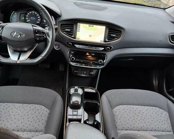 Черный Хендай Ioniq, объемом двигателя 0 л и пробегом 93 тыс. км за 12200 $, фото 11 на Automoto.ua