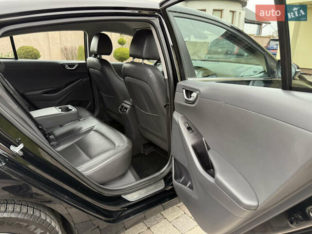 Черный Хендай Ioniq, объемом двигателя 0 л и пробегом 100 тыс. км за 14200 $, фото 26 на Automoto.ua