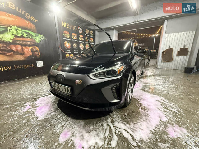 Черный Хендай Ioniq, объемом двигателя 0 л и пробегом 129 тыс. км за 13200 $, фото 34 на Automoto.ua