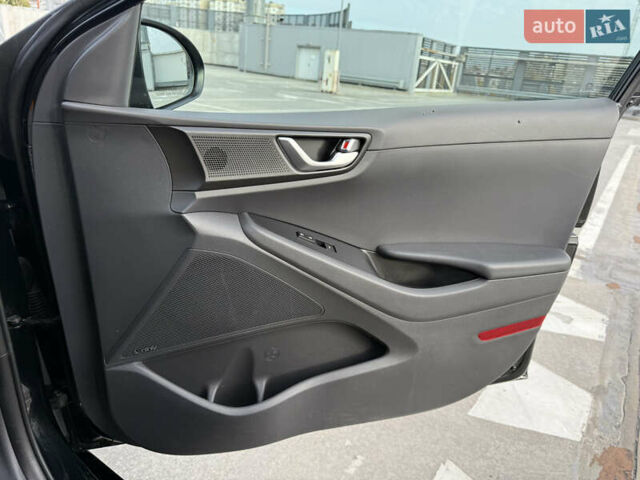 Черный Хендай Ioniq, объемом двигателя 1.6 л и пробегом 77 тыс. км за 15750 $, фото 52 на Automoto.ua