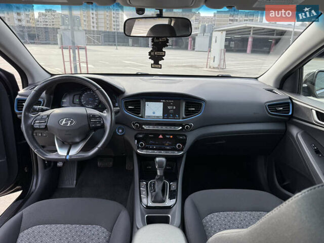 Черный Хендай Ioniq, объемом двигателя 1.6 л и пробегом 77 тыс. км за 15900 $, фото 26 на Automoto.ua