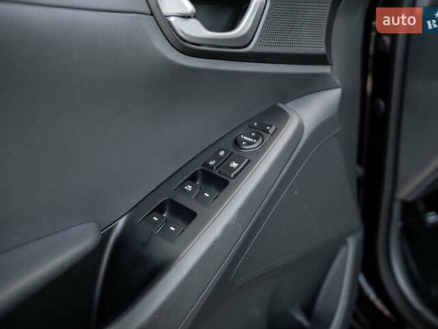 Чорний Хендай Ioniq, об'ємом двигуна 1.58 л та пробігом 53 тис. км за 15850 $, фото 15 на Automoto.ua