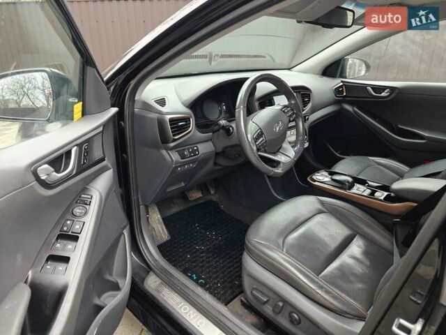 Черный Хендай Ioniq, объемом двигателя 0 л и пробегом 141 тыс. км за 11999 $, фото 8 на Automoto.ua