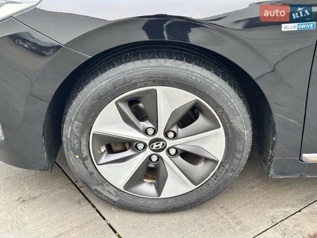 Черный Хендай Ioniq, объемом двигателя 0 л и пробегом 137 тыс. км за 12499 $, фото 9 на Automoto.ua