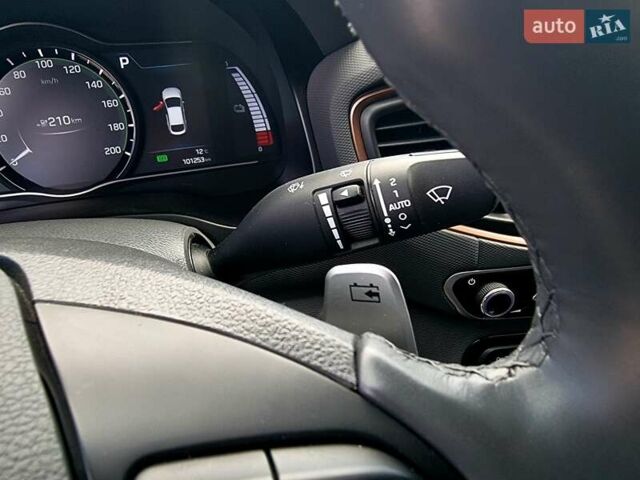 Хендай Ioniq 2018 у Вінниці на Automoto.ua Чорний Хендай Ioniq, об'ємом двигуна 0 л та пробігом 100 тис. км за 13999 $, фото 45 на Automoto.ua