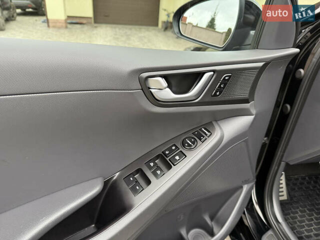 Черный Хендай Ioniq, объемом двигателя 0 л и пробегом 100 тыс. км за 14200 $, фото 24 на Automoto.ua