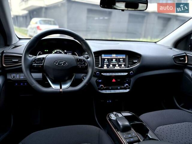 Черный Хендай Ioniq, объемом двигателя 0 л и пробегом 91 тыс. км за 12800 $, фото 64 на Automoto.ua