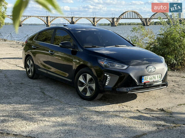 Черный Хендай Ioniq, объемом двигателя 0 л и пробегом 129 тыс. км за 13200 $, фото 6 на Automoto.ua