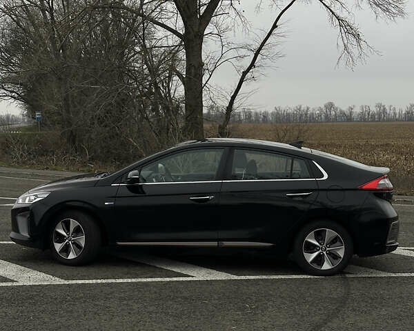 Черный Хендай Ioniq, объемом двигателя 0 л и пробегом 134 тыс. км за 13200 $, фото 6 на Automoto.ua