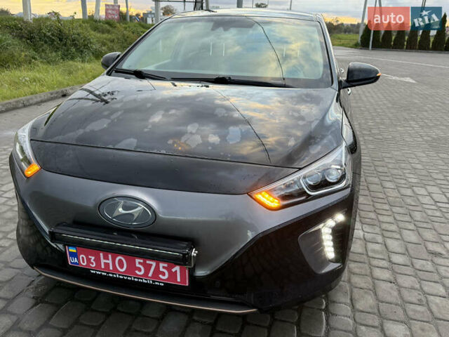 Черный Хендай Ioniq, объемом двигателя 0 л и пробегом 145 тыс. км за 12499 $, фото 7 на Automoto.ua