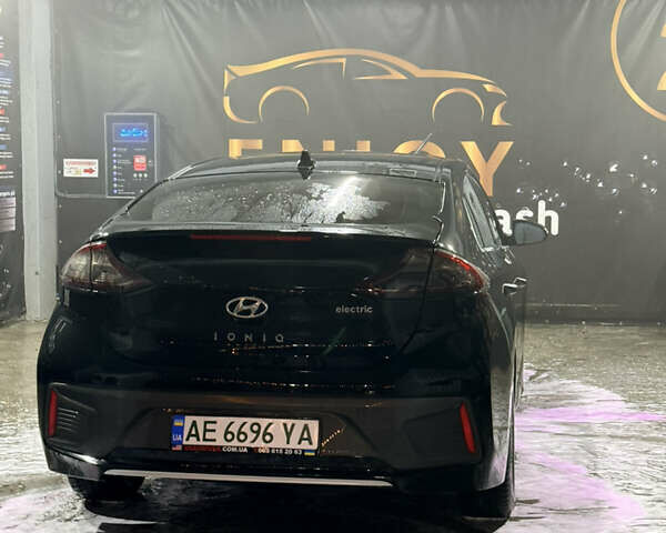 Черный Хендай Ioniq, объемом двигателя 0 л и пробегом 129 тыс. км за 13200 $, фото 29 на Automoto.ua