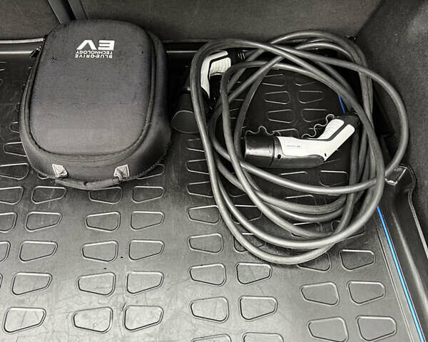 Чорний Хендай Ioniq, об'ємом двигуна 0 л та пробігом 91 тис. км за 14000 $, фото 26 на Automoto.ua