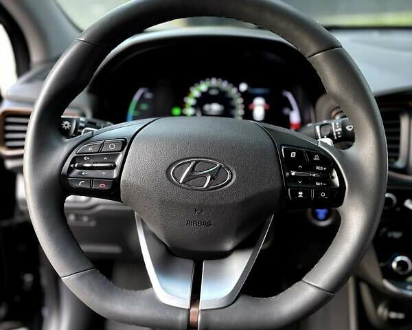 Черный Хендай Ioniq, объемом двигателя 0 л и пробегом 91 тыс. км за 12800 $, фото 50 на Automoto.ua