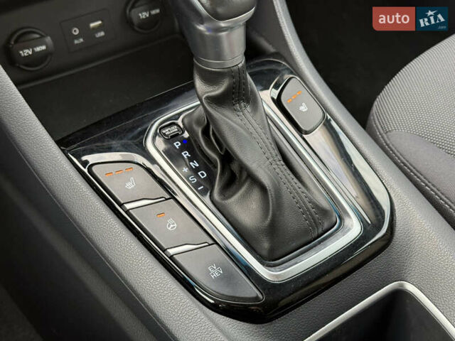 Черный Хендай Ioniq, объемом двигателя 1.6 л и пробегом 77 тыс. км за 15750 $, фото 41 на Automoto.ua