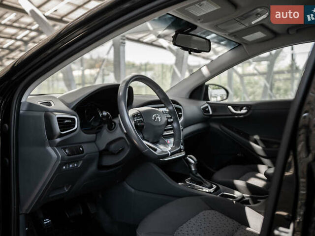Чорний Хендай Ioniq, об'ємом двигуна 1.58 л та пробігом 53 тис. км за 15850 $, фото 14 на Automoto.ua
