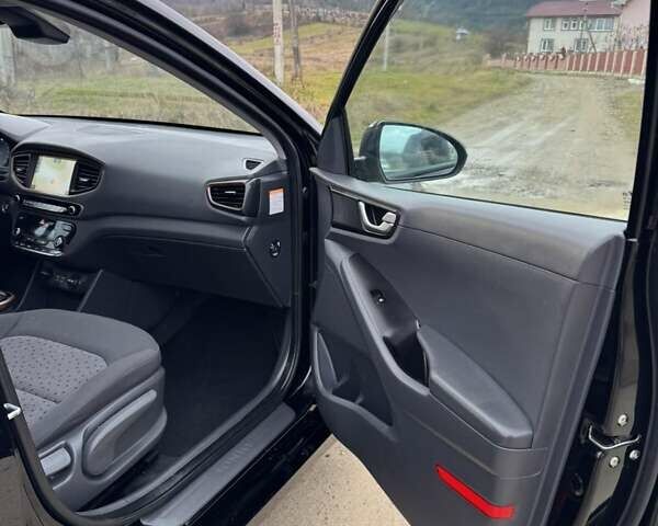 Черный Хендай Ioniq, объемом двигателя 0 л и пробегом 93 тыс. км за 12200 $, фото 16 на Automoto.ua