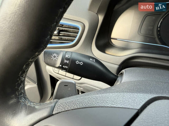 Черный Хендай Ioniq, объемом двигателя 1.6 л и пробегом 77 тыс. км за 15750 $, фото 50 на Automoto.ua
